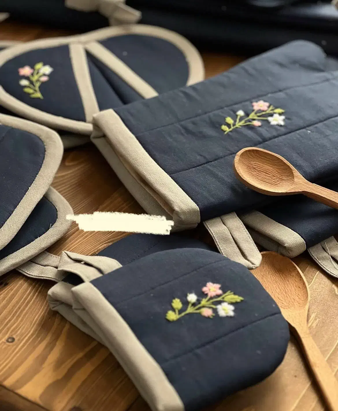 دوخت انواع ست پارچه ای آشپزخانه .جهیزیه|سفره، حوله، دستمال آشپزخانه|مریوان, |دیوار