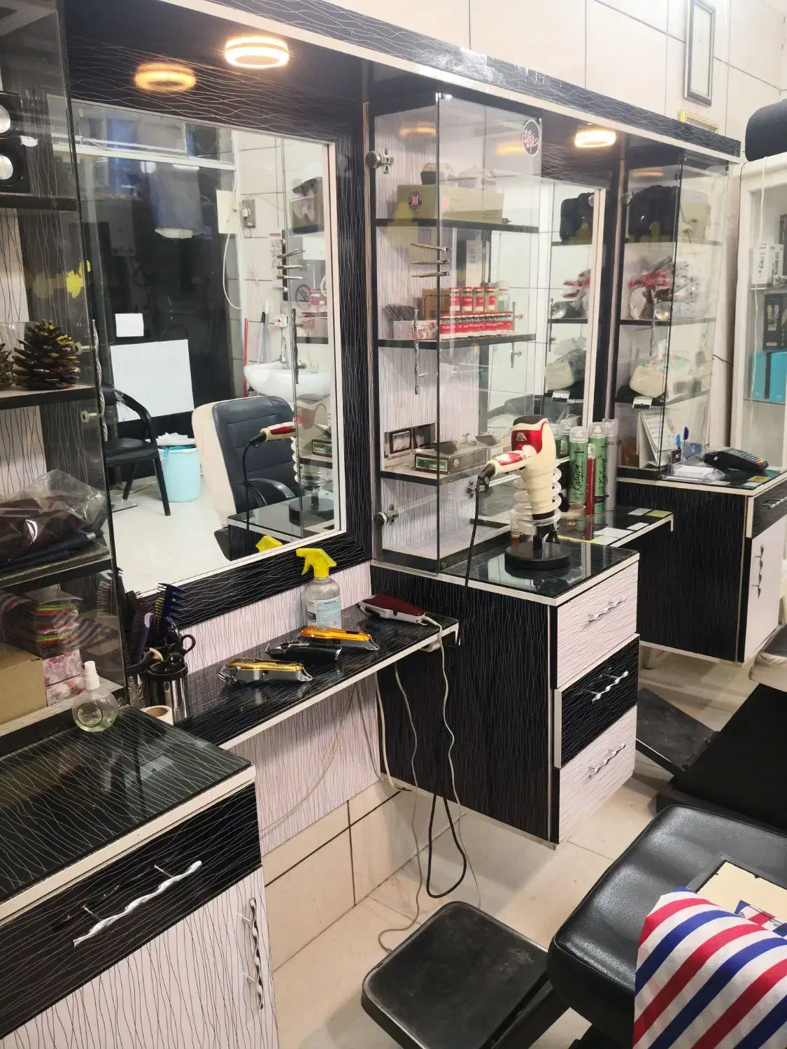 دکور ارایشگاه|آرایشگاه و سالنهای زیبایی|کاشمر, |دیوار