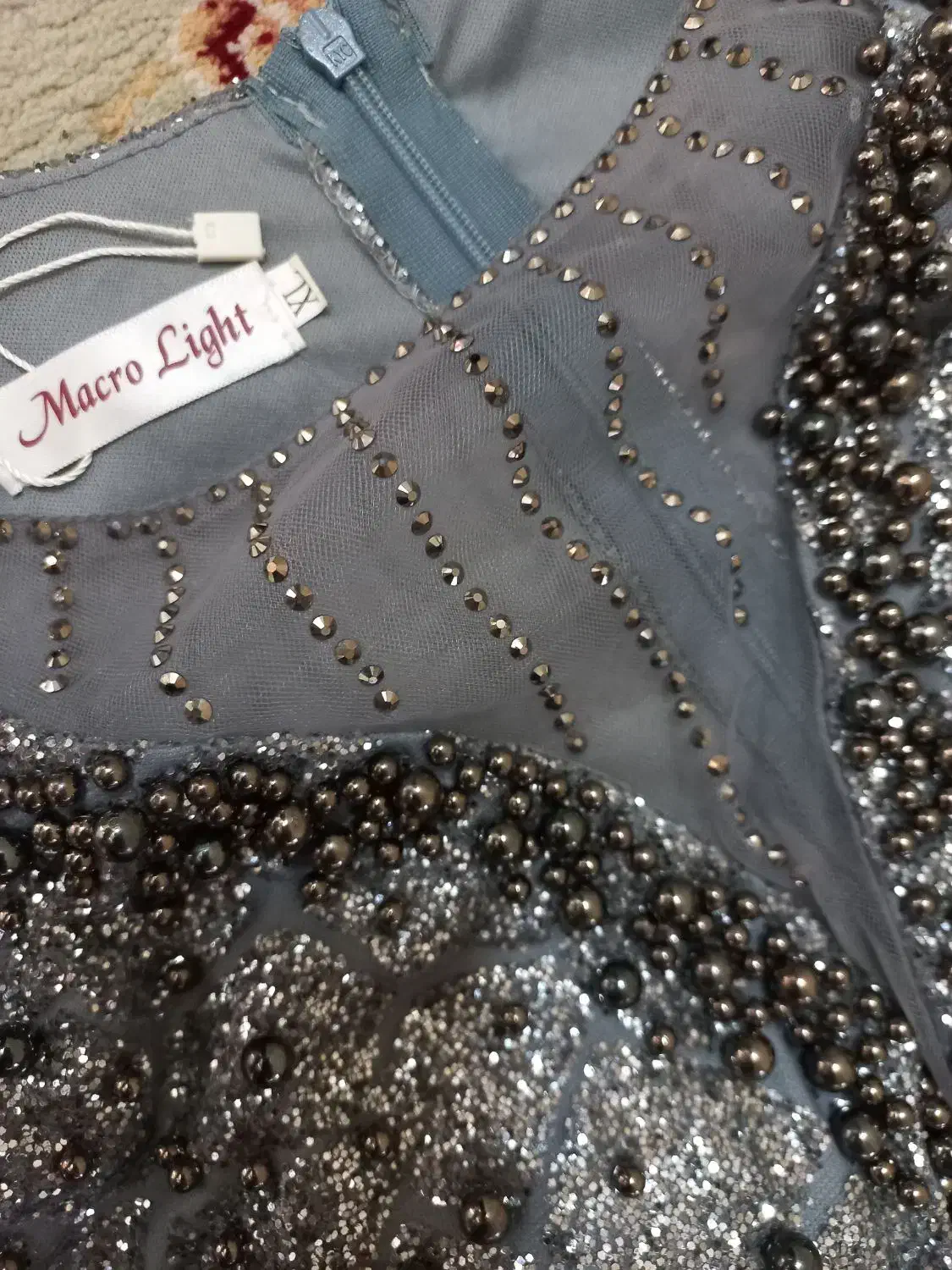 لباس مجلسی|لباس|رباط‌کریم, رباط‌کریم|دیوار