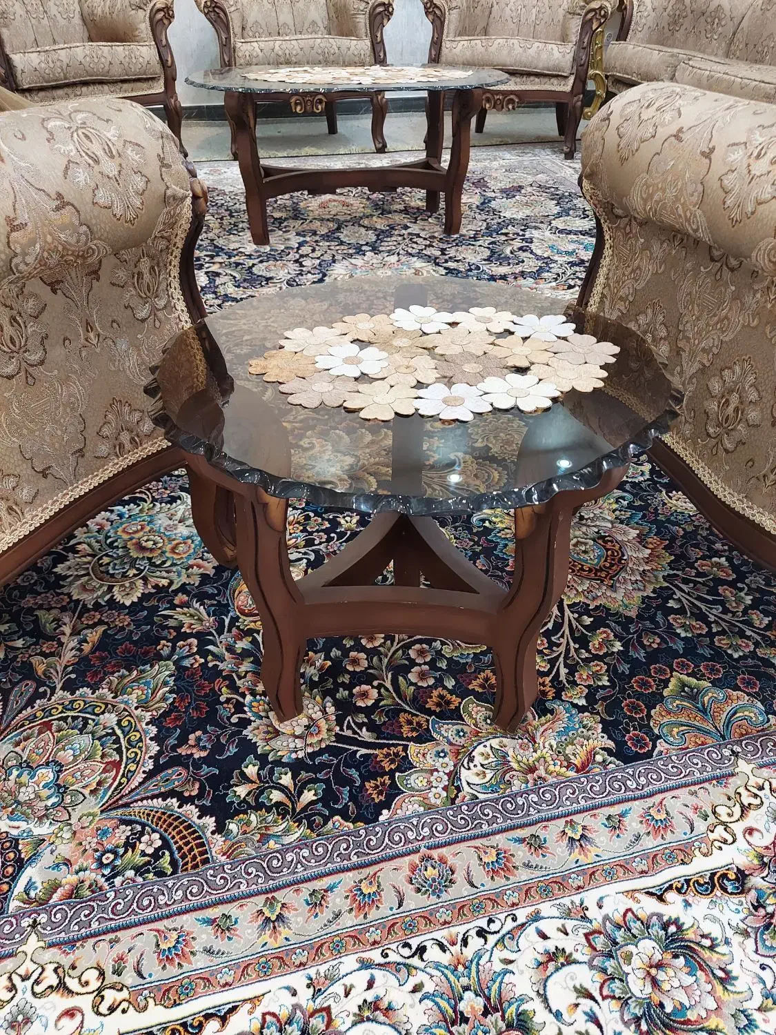 مبلمان ۹نفره سلطنتی درحد نو|مبلمان خانگی و میز عسلی|دوگنبدان, |دیوار