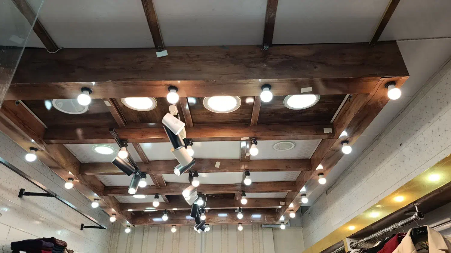 پنل چوبی سقف چراغ دار لاکچری|فروشگاه و مغازه|سبزوار, ابوریحان|دیوار