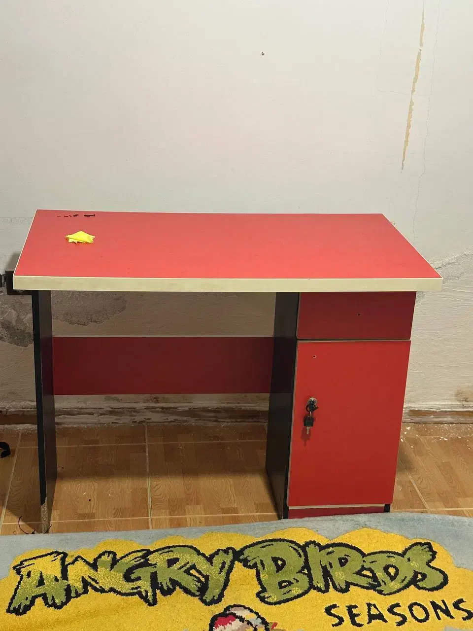 فروش دوعددگلیم فرش ویک عددمیز تحریر|میز تحریر و کامپیوتر|محمودآباد, |دیوار