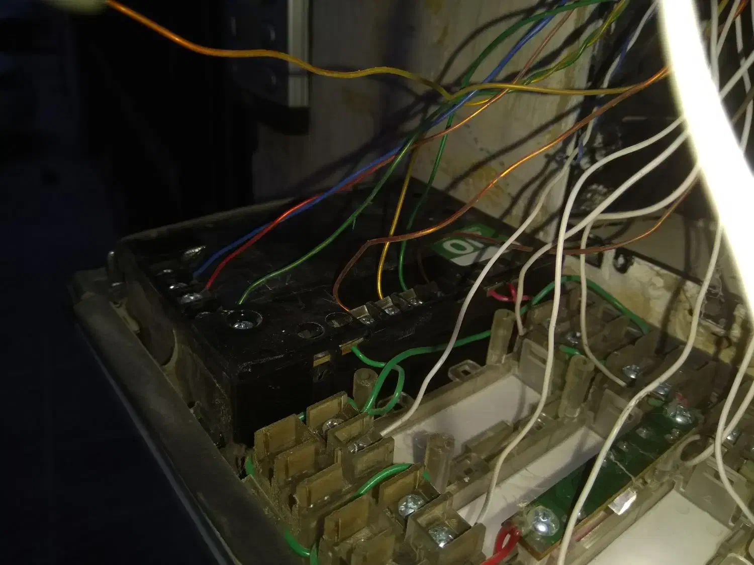 تعمیر آیفون تصویری و صوتی و اتصالی برق ساختمان|خدمات پیشه و مهارت|اردبیل, |دیوار