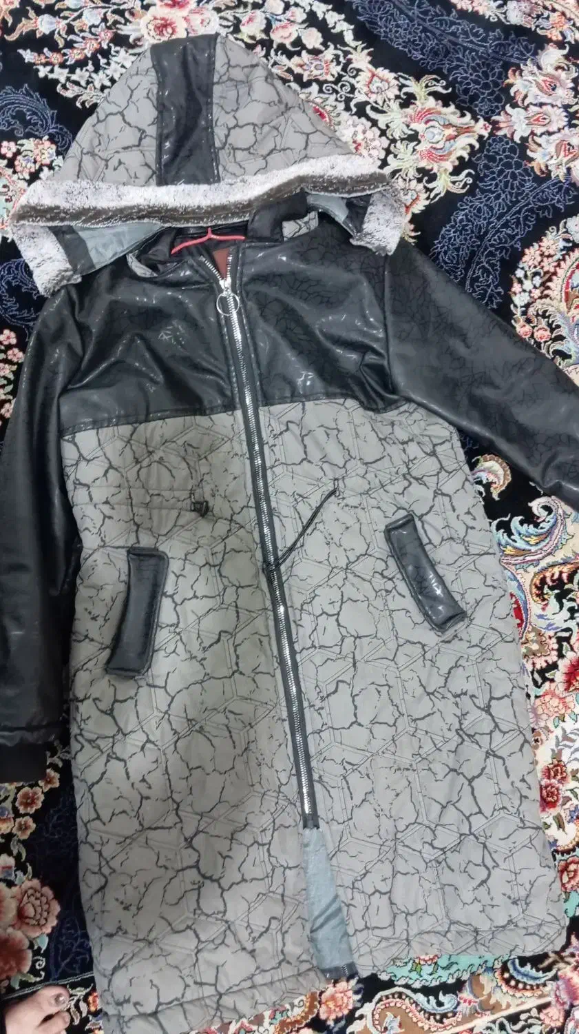 پالتو|لباس|کاشان, باغ ماجد|دیوار