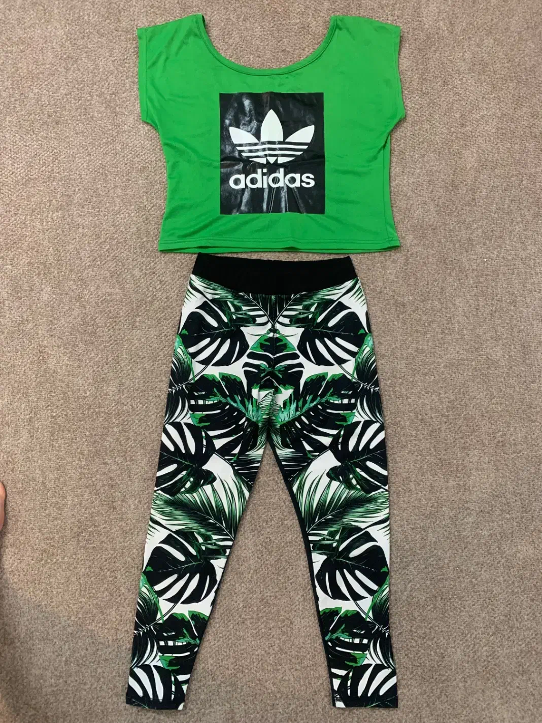 لباس ورزشی|لباس|قم, بنیاد|دیوار