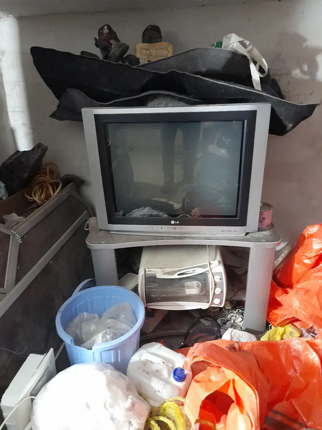 تلویزیون رنگی بزرگ صفحه تخت بهمراه دیجیتال|تلویزیون و پروژکتور|جویبار, |دیوار