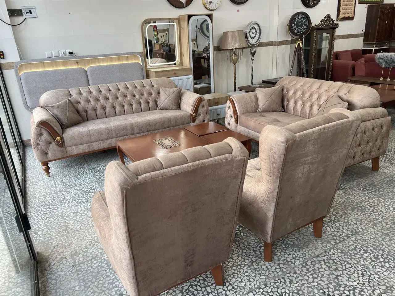 به ما سر بزن|مبلمان خانگی و میز عسلی|تالش, هشتپر|دیوار