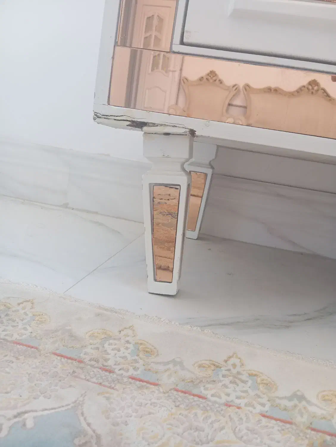 میز تلویزیون و کنسول سفید طلایی جادار|میز تلویزیون|قم, امامزاده ابراهیم|دیوار