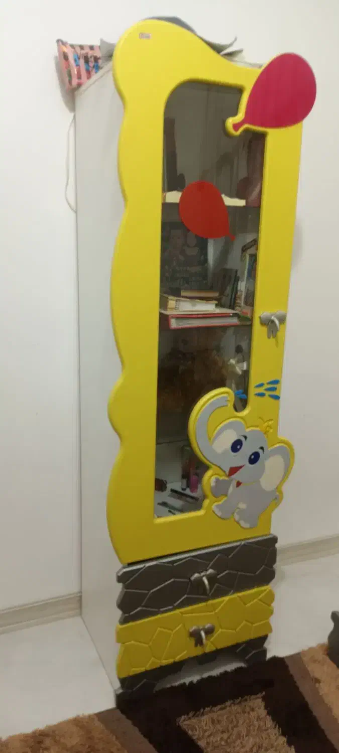 دوعدد کمد بچه گانه تمیز بدون خط و خش یکی ویترین|تخت و صندلی بچه|گنبد کاووس, |دیوار