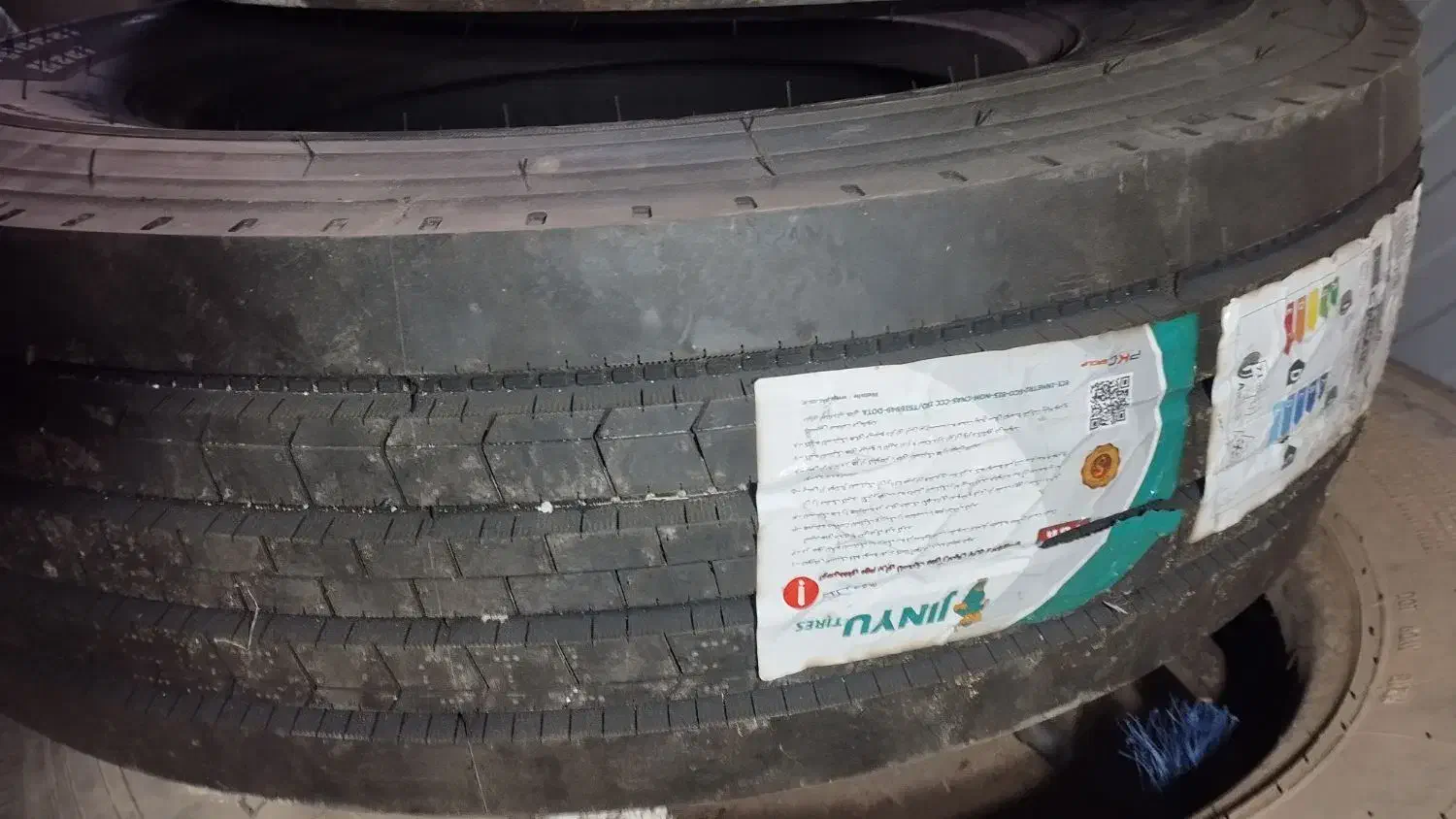 لاستیک تیوبلس جنیو خاور نیسان|قطعات یدکی و لوازم جانبی|افشار, |دیوار