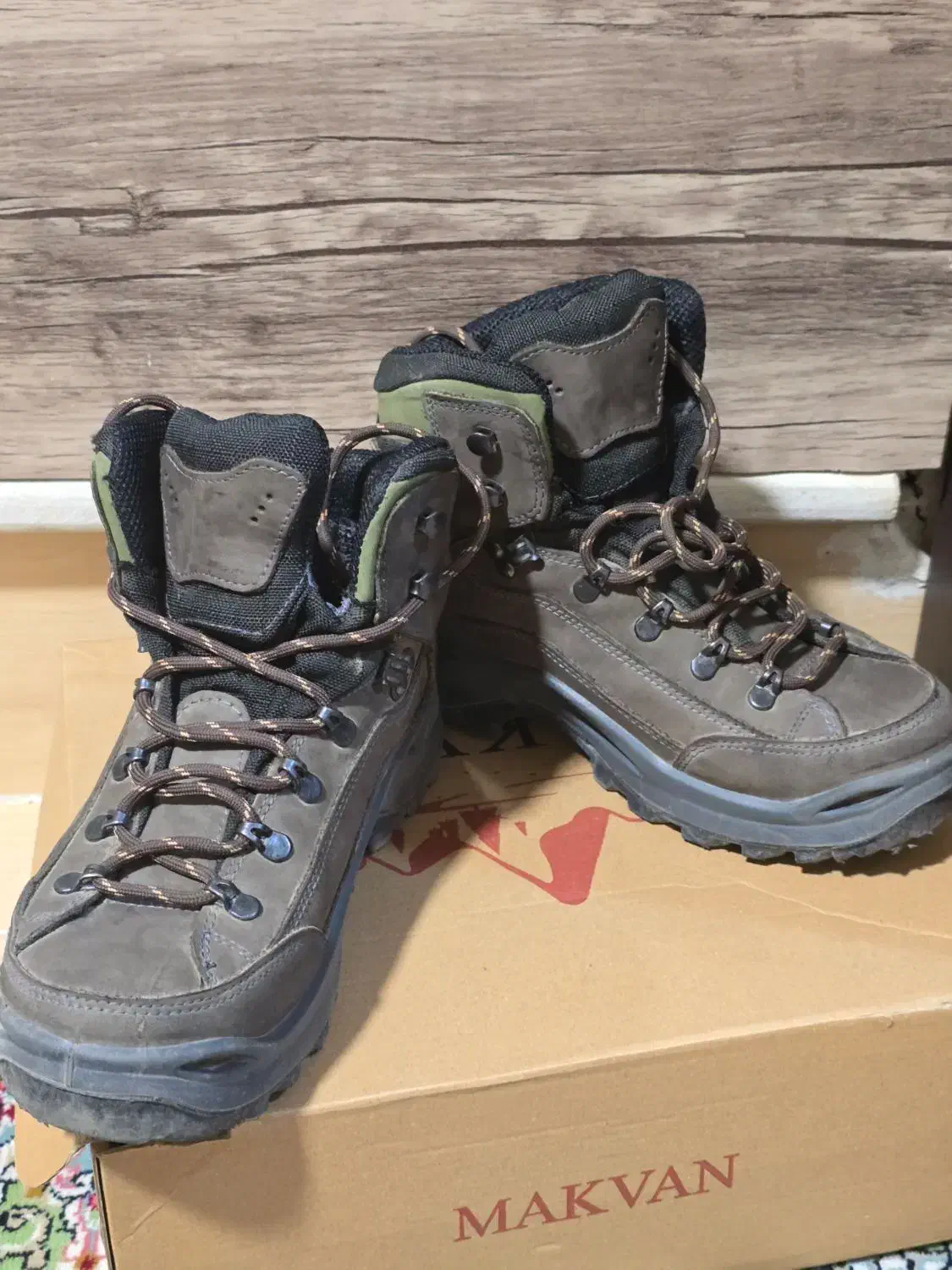 کفش کوه مکوان|کیف، کفش، کمربند|سیرجان, |دیوار