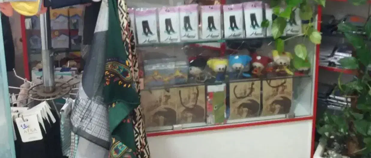 مغازه ۳ متری با دکور و قفسه|اجارهٔ مغازه و غرفه|قم, پردیسان|دیوار