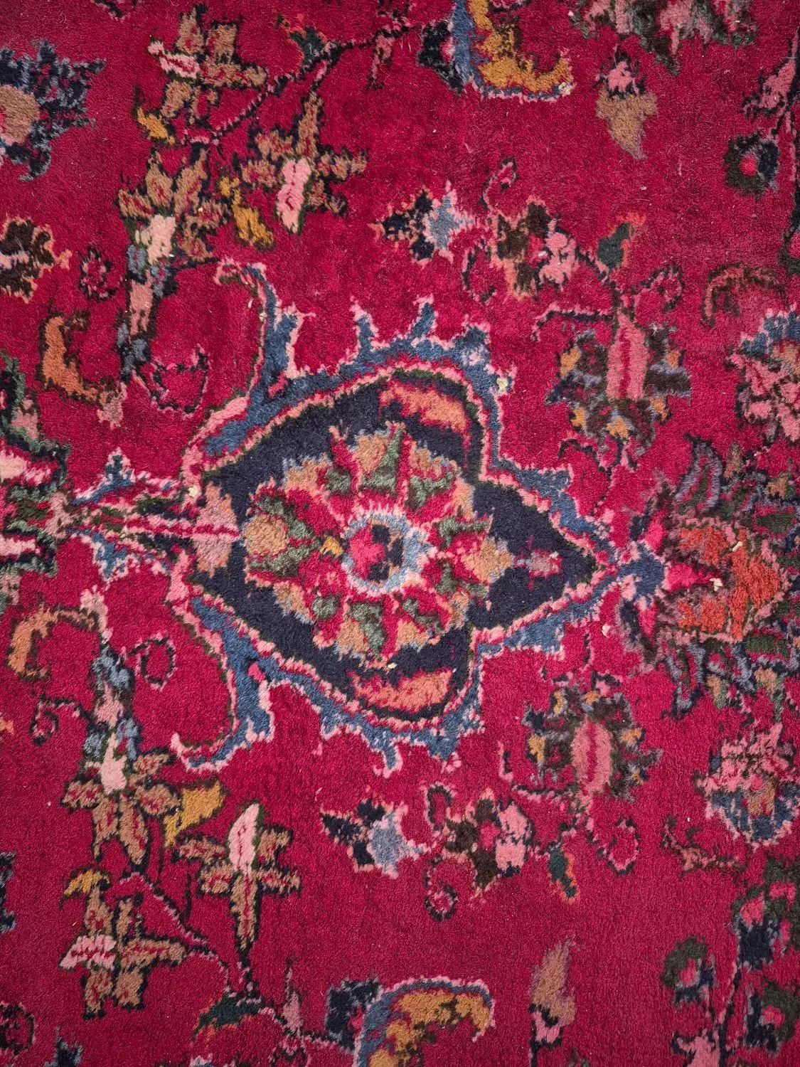 فرش دوازده متری دست باف فقط یه یکی دوجا زدگی داره|فرش|دزفول, |دیوار