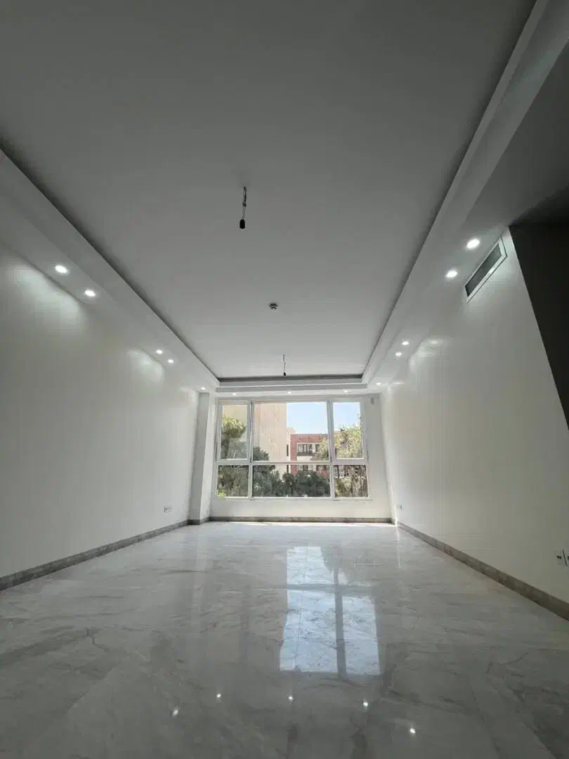 ۹۵ متر ۲ خواب نوساز /بسیار لوکس چسبیده به پارک