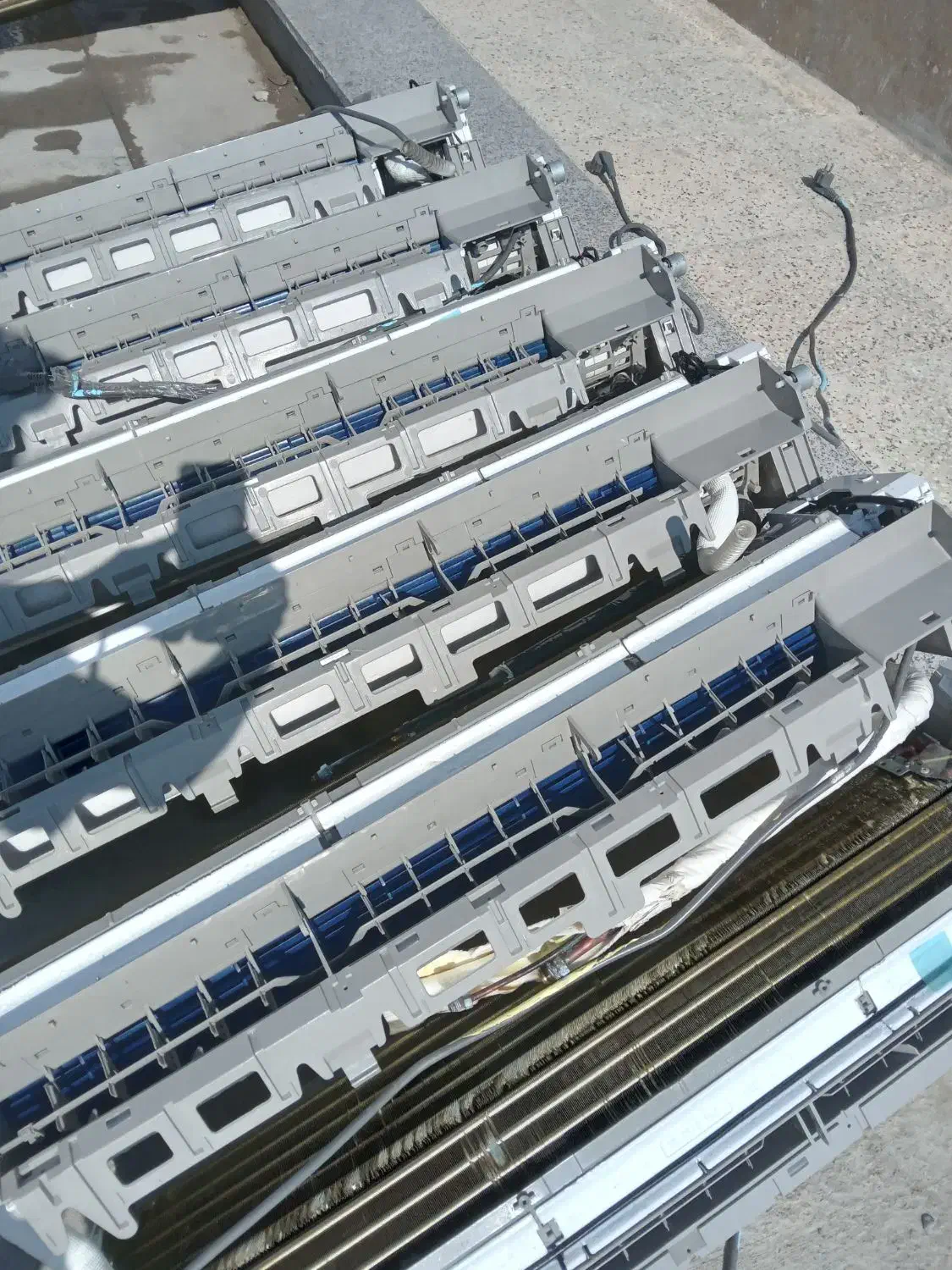 نصب وتعمیرات/کلی انواع آبگرمکن وکولراسپلیت وپنجره|خدمات پیشه و مهارت|قشم, |دیوار