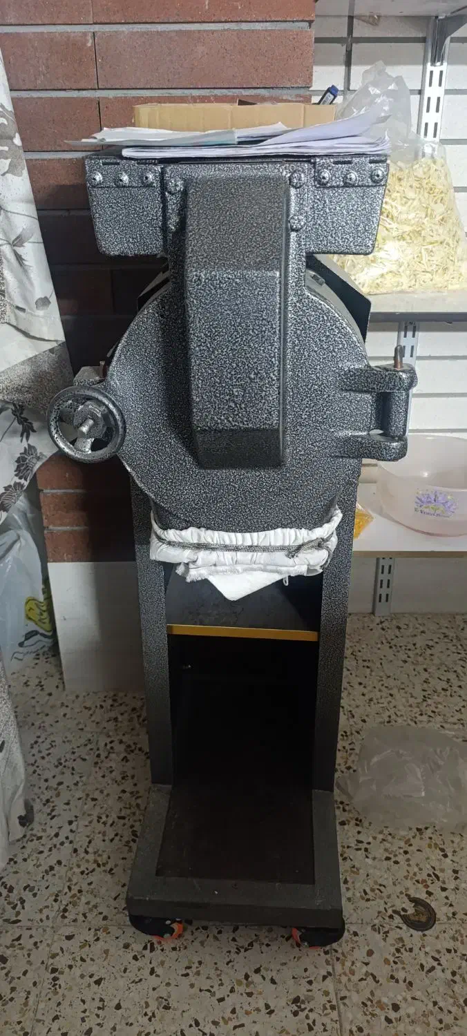 آسیاب صنعتی ایستاده|خردکن، آسیاب، غذاساز|ابرکوه, |دیوار