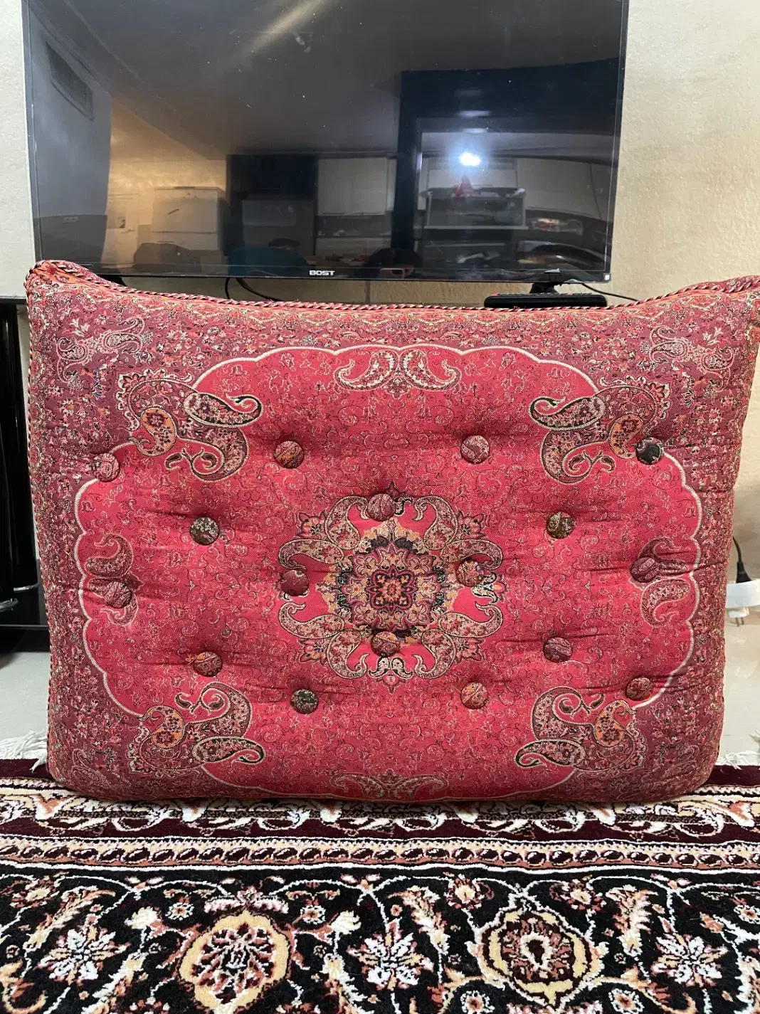 قالی در حد نو|فرش|صدرا-فارس, فاز ۱|دیوار