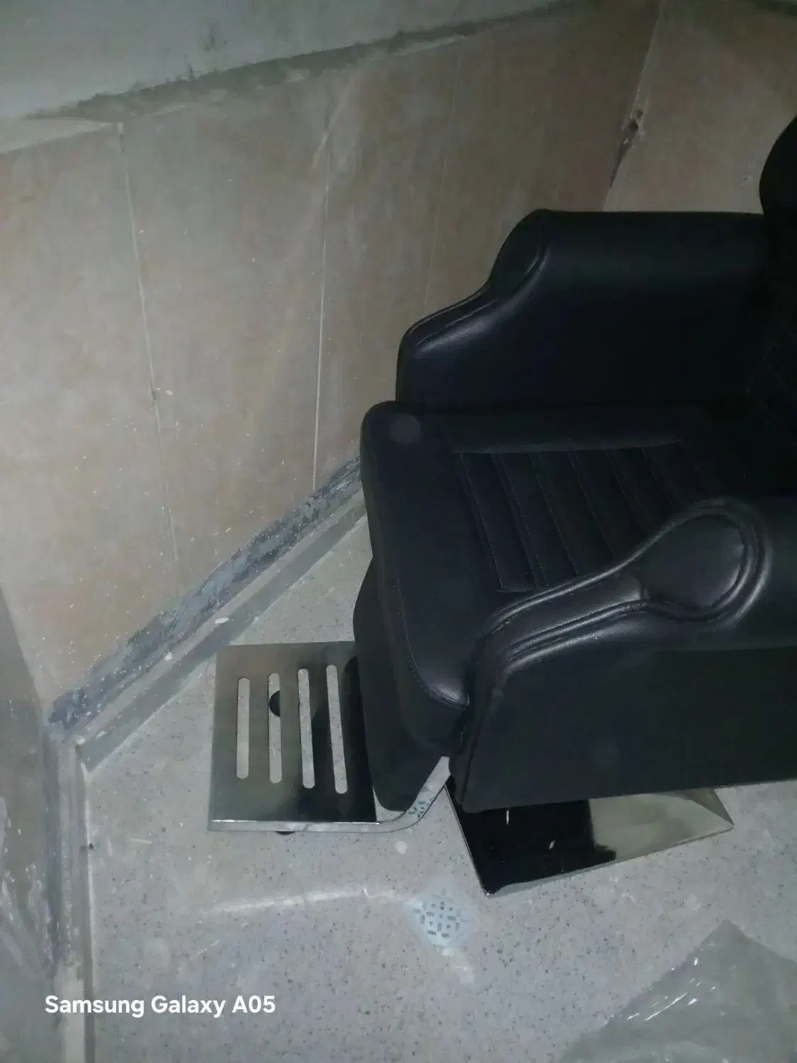 صندلی آرایشگاهی.|صندلی و نیمکت|آذرشهر, |دیوار