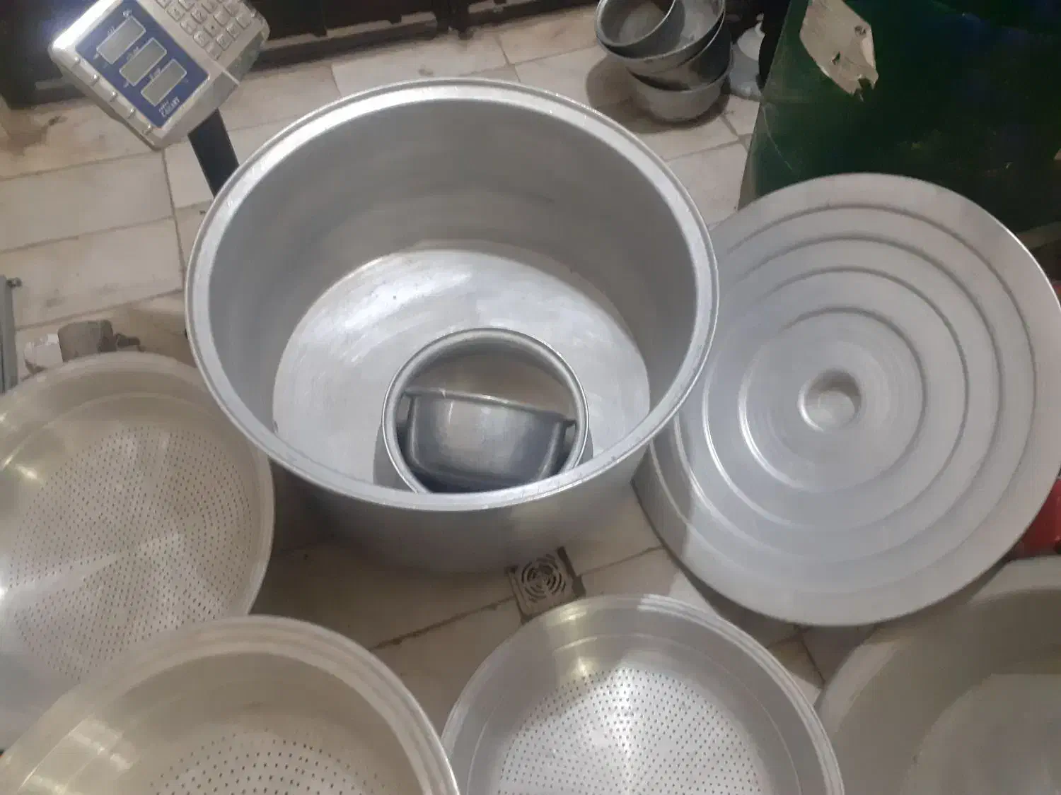 قابلمه وظروف روحی|ظروف پختوپز|اقبالیه, |دیوار