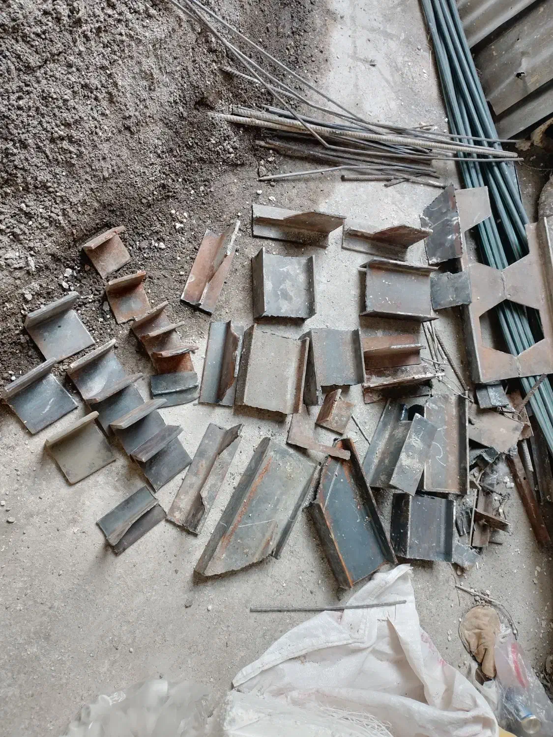 سیم جوش وآهن ومیلگرد|مصالح و تجهیزات ساختمان|مشهد, چهنو|دیوار