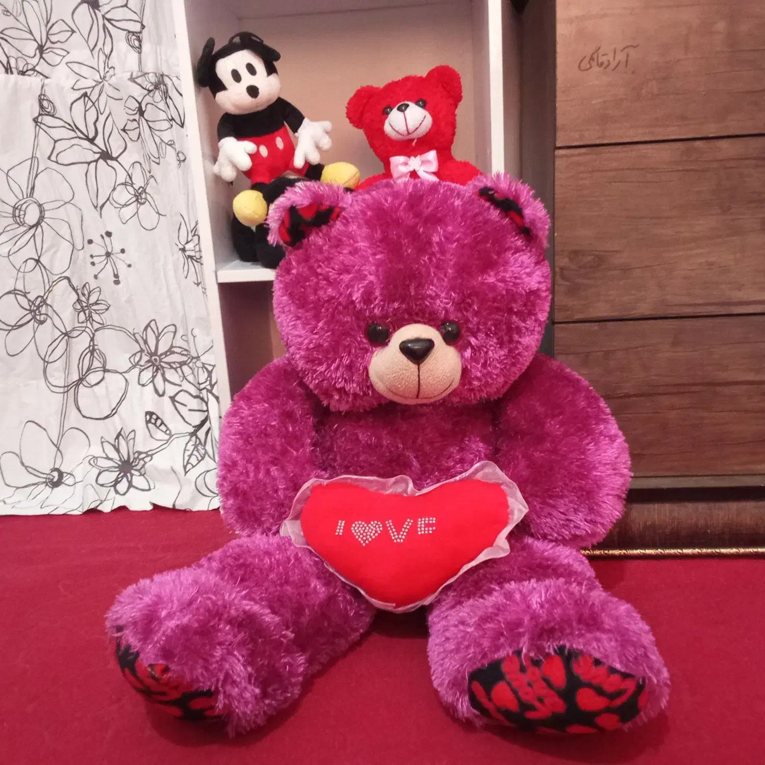 عروسک|اسباب‌بازی بچه|مهاجران, |دیوار