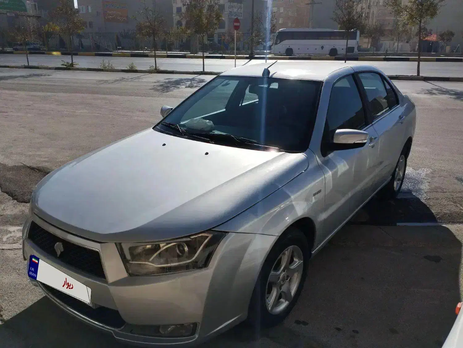 دنا مدل ۱۳۹۳، رنگ نقره‌ای، کارکرد ۱۴۸ هزارتا|خودرو سواری و وانت|اراک, |دیوار