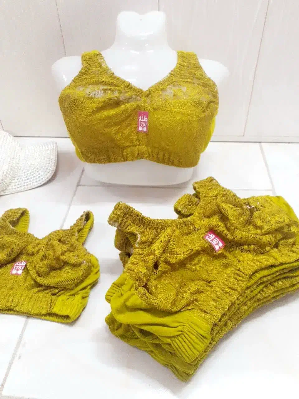 سوتین های بدون قزن باایستادگی بالا|لباس|بروجرد, |دیوار