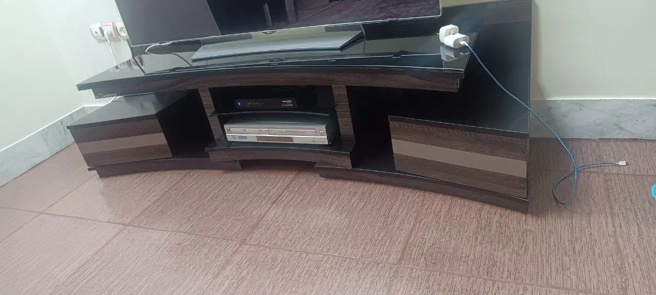 میز تلویزیون در حد نو بدون خط و خش|میز تلویزیون|آبگرم, |دیوار