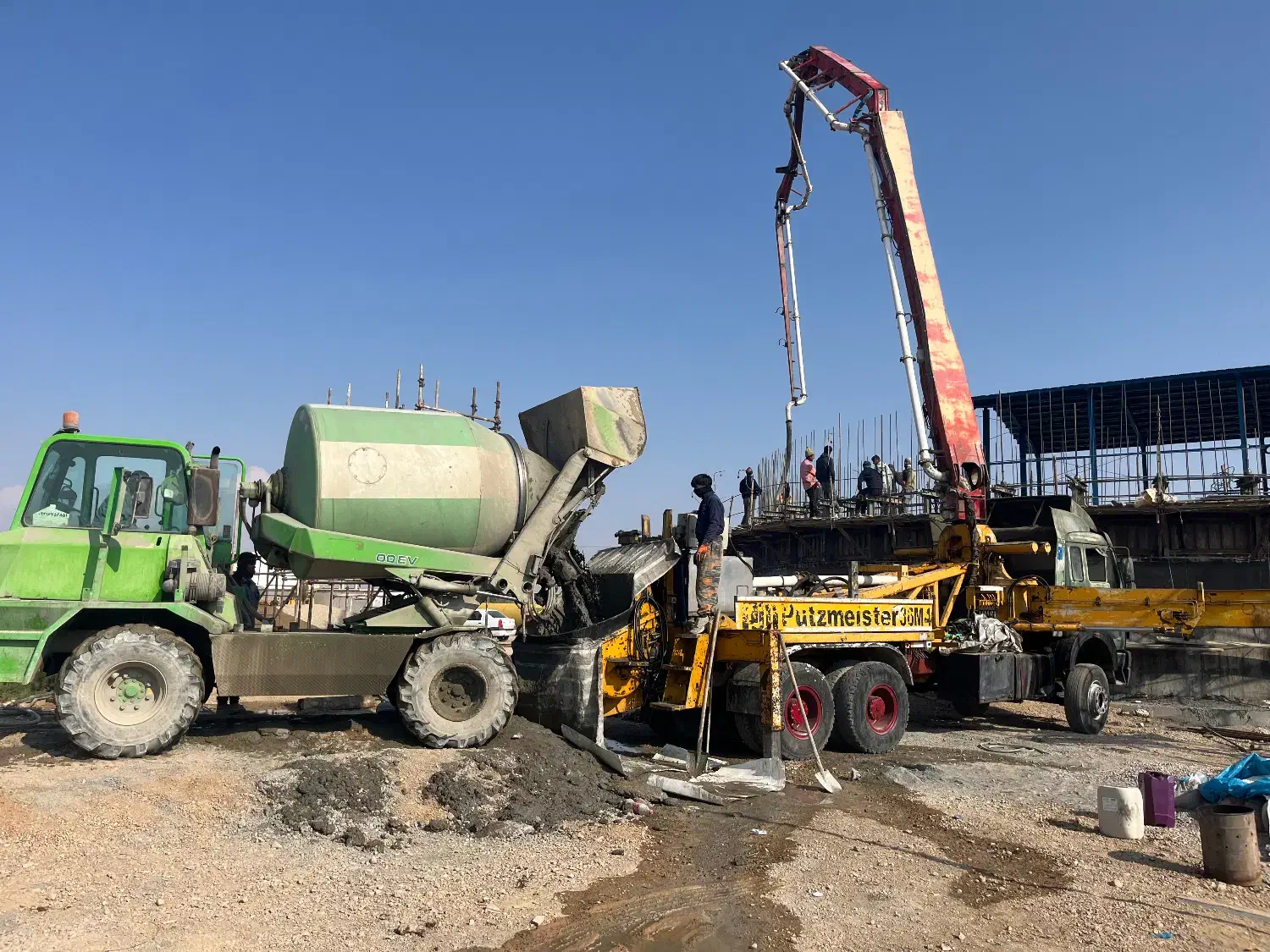 بتن ریزی و شفته آهک با اتومیکسر|خدمات پیشه و مهارت|دامغان, |دیوار