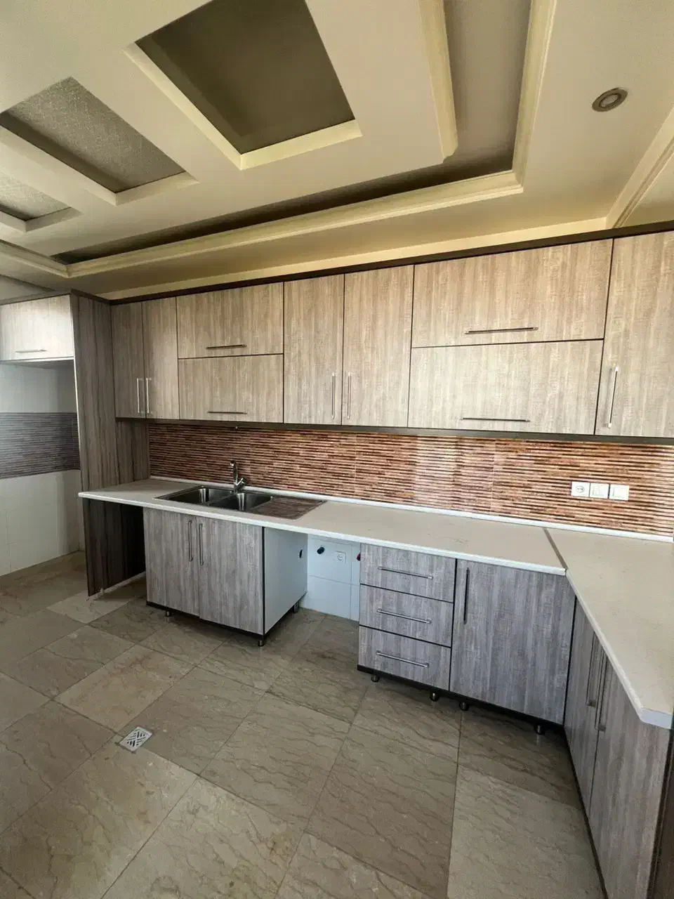 60م1خ تخلیه ط3بااسانسورغ میدان7حوض