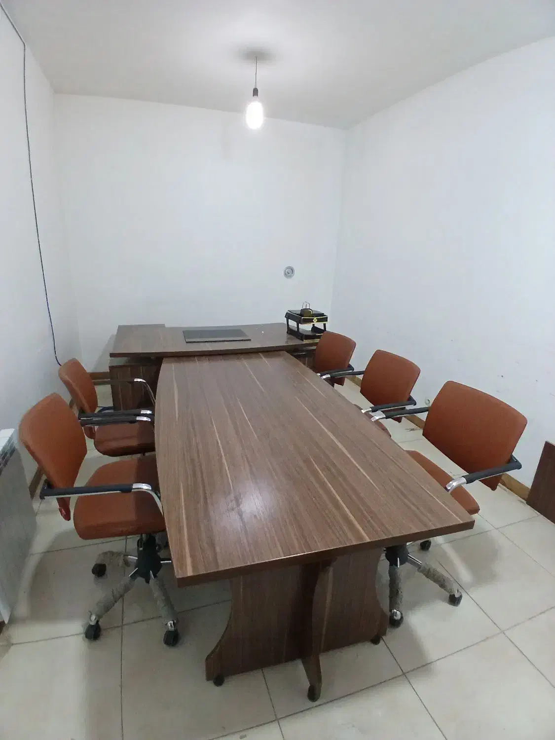 میز مدیریت و میز جلسه با ۵ عدد صندلی|دفتر کار|خرم‌آباد, |دیوار
