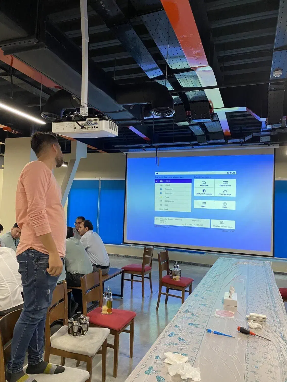 ویدیو پروژکتور مناسب کافه رستوران منزل|تلویزیون و پروژکتور|بندر ماهشهر, |دیوار