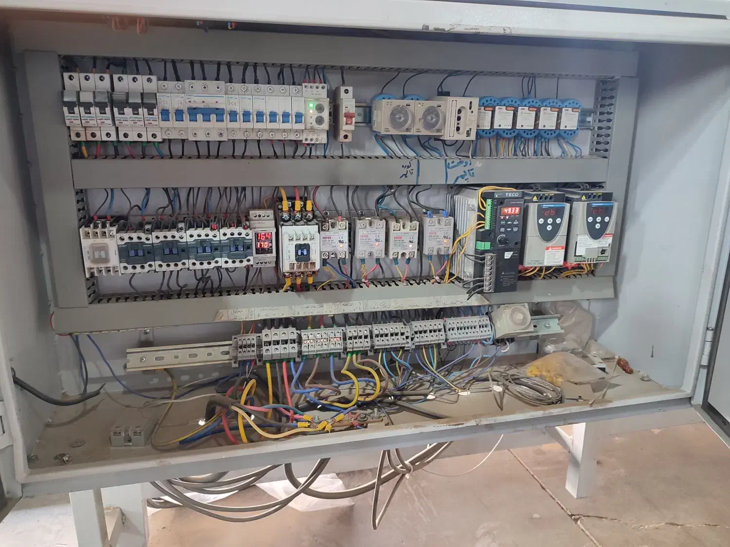 استخدام کارگر ماهر و نیمه ماهر برق کاری (فوری)|استخدام صنعتی، فنی، مهندسی|قدس, شهرقدس|دیوار