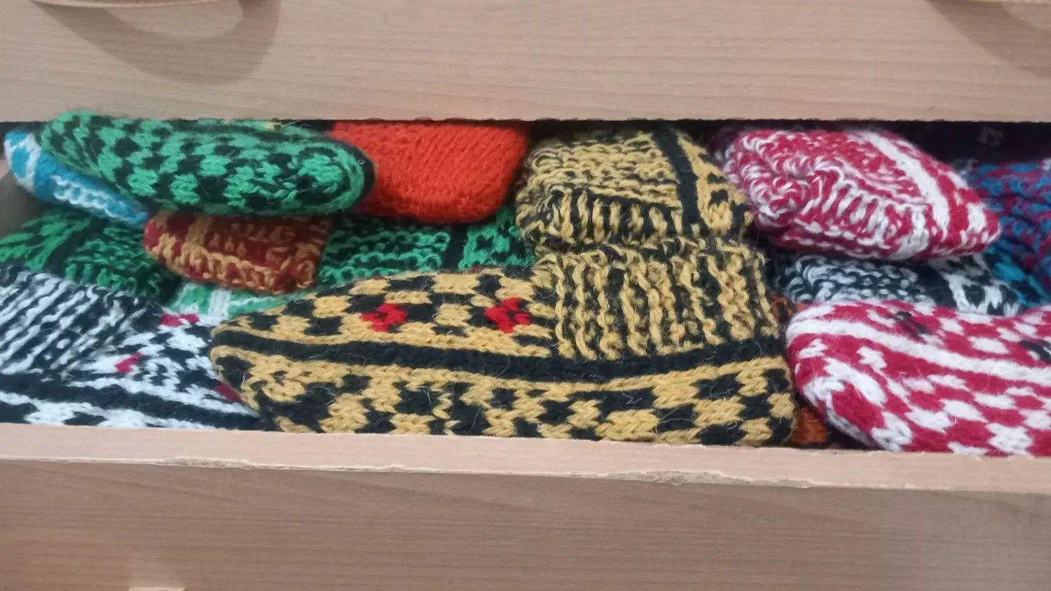 فروش (پاتون) جوراب دستبافت اصل|عمده‌فروشی|رشت, حمیدیان|دیوار