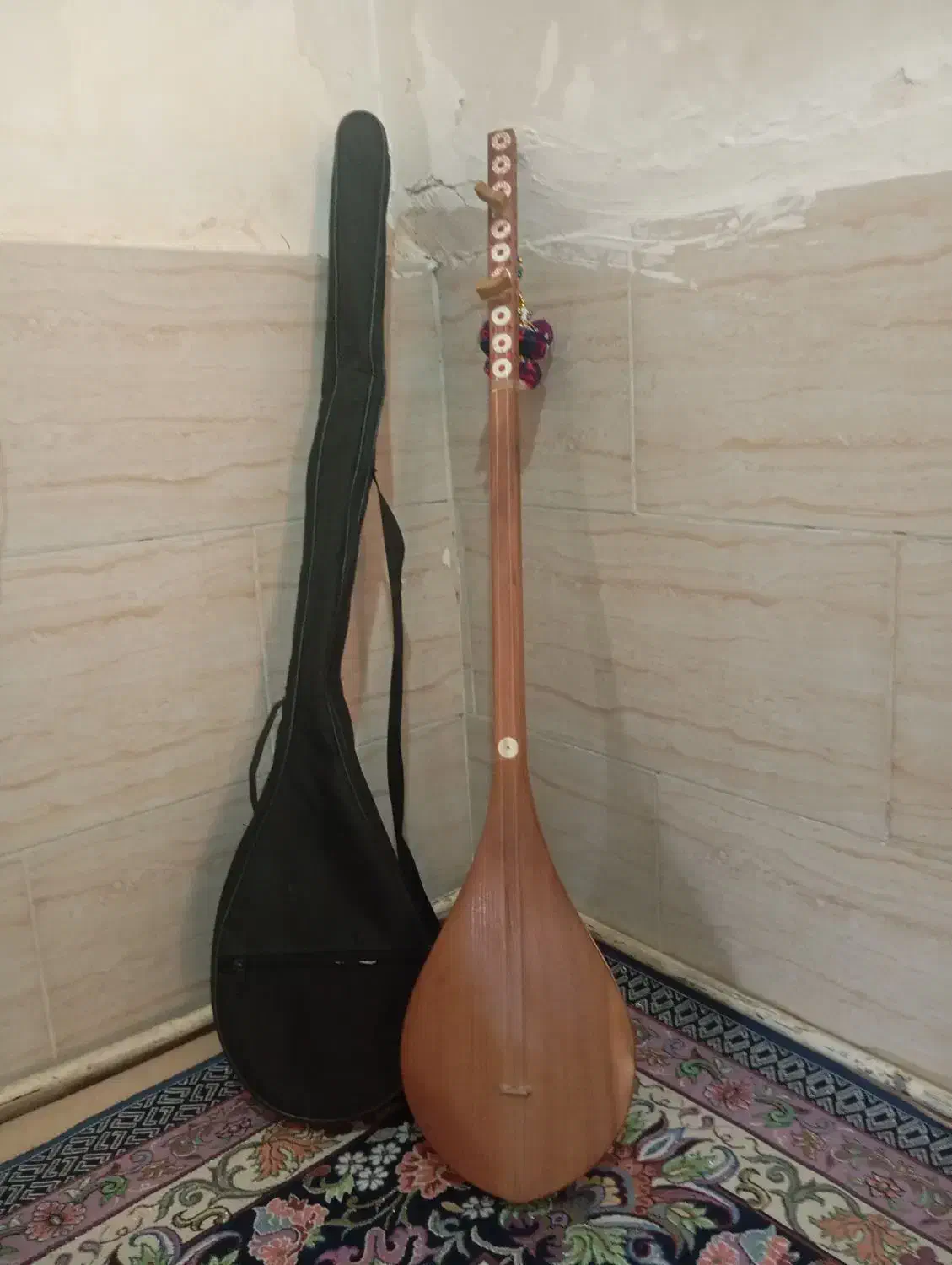 دمبوره ایبکی ساخت استاد خان محمد|سازهای سنتی|تنکمان, |دیوار