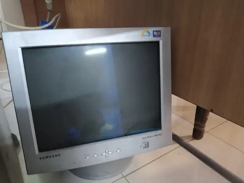 مانیتور قدیمی سامسونگ|قطعات و لوازم جانبی رایانه|اصفهان, عسگریه|دیوار