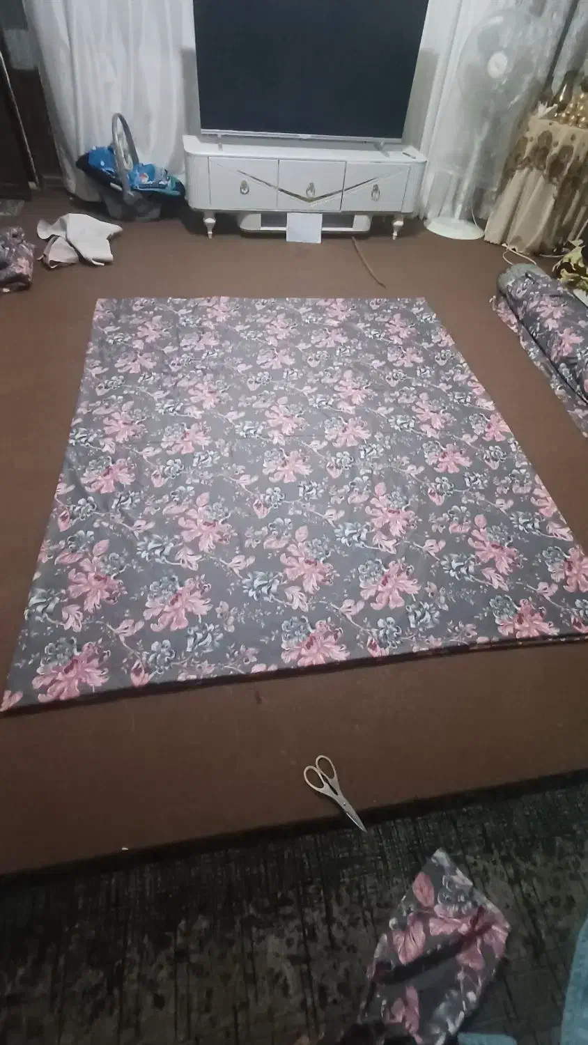 دوخت پارچه روی پتو ولحاف..|رختخواب، بالش، پتو|همدان, |دیوار