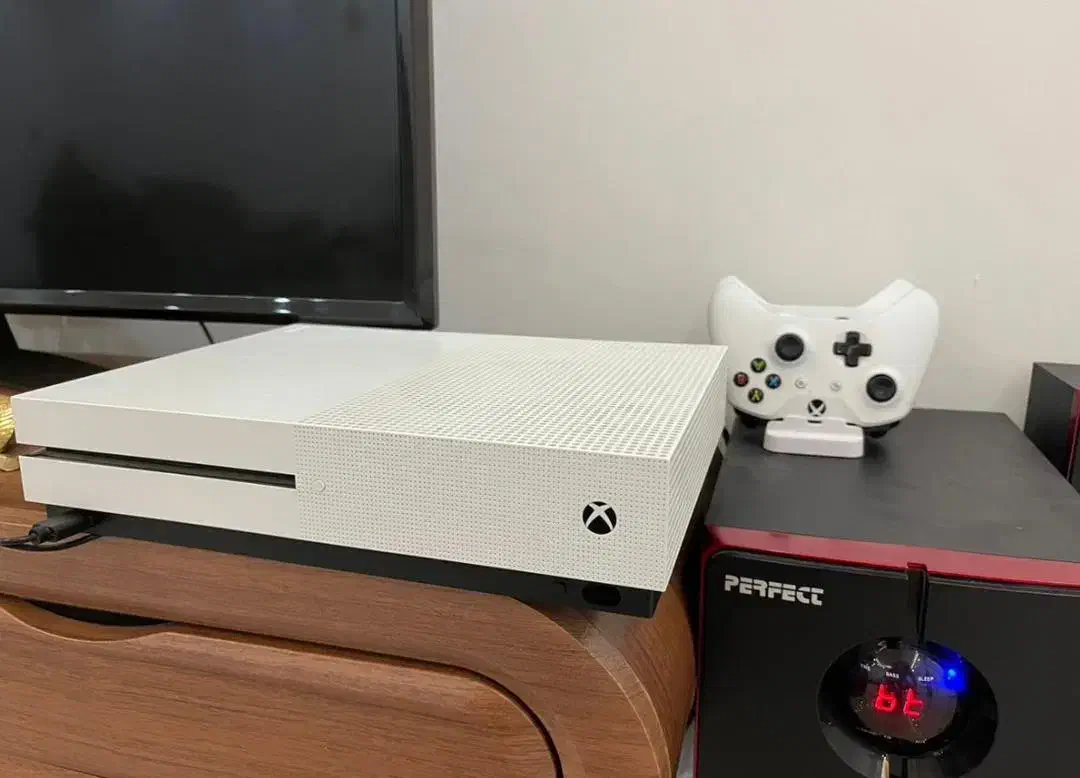 ایکس باکس وان اس 2 دسته|کنسول، بازی ویدئویی و آنلاین|فردوسیه, |دیوار