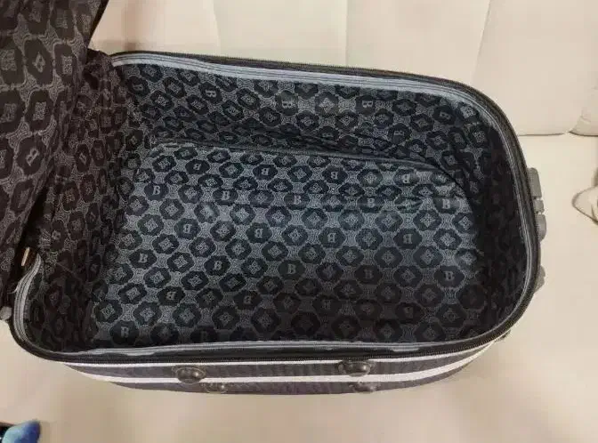 چمدان|کیف، کفش، کمربند|ساوه, |دیوار