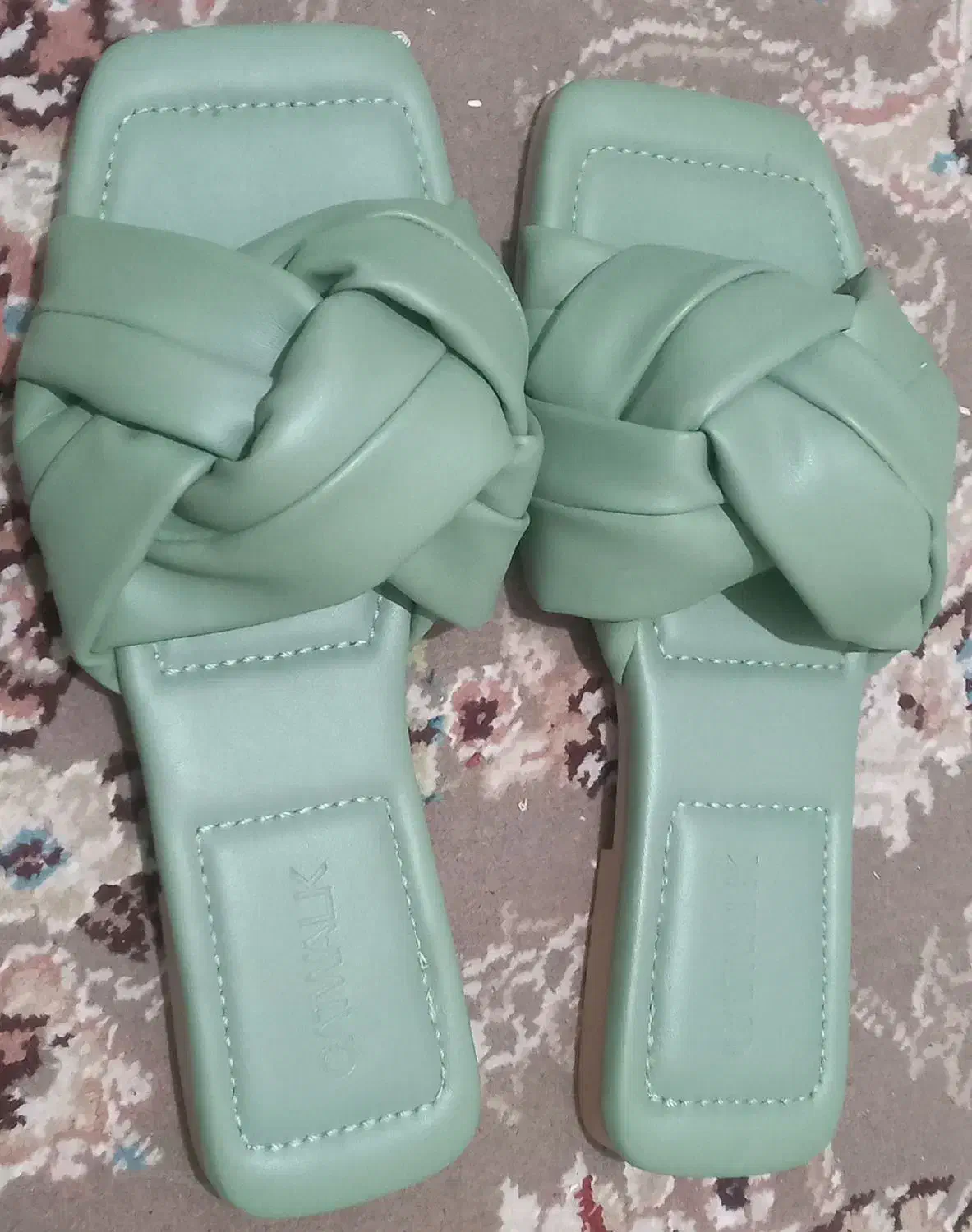 دمپایی|کیف، کفش، کمربند|پرند, فاز ۶|دیوار