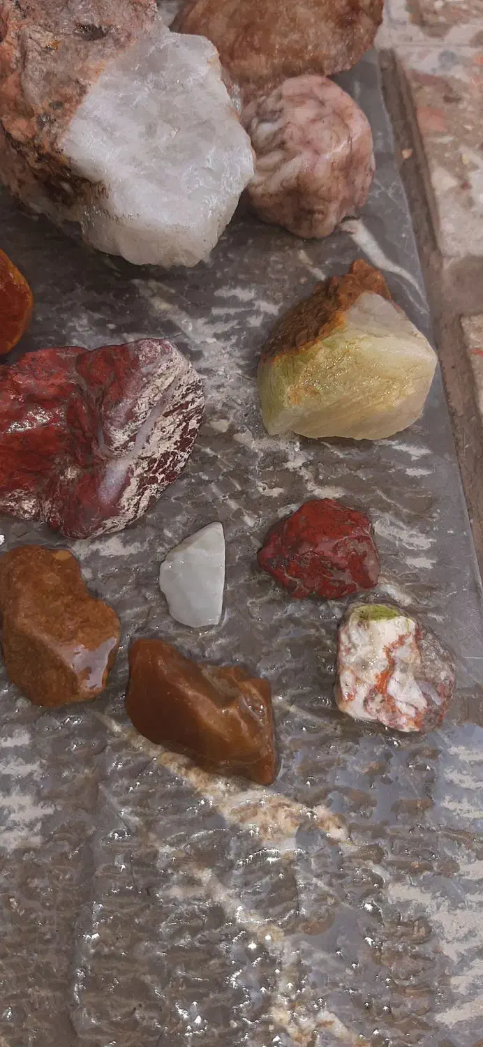 ۳۵ عدد سنگ طبیعی انواع سنگ ها|زیورآلات و اکسسوری|اصفهان, پوریای ولی|دیوار