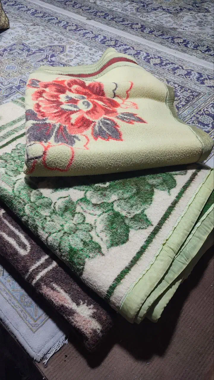 سه عدد پتوی قدیمی|رختخواب، بالش، پتو|رشت, صفاری|دیوار