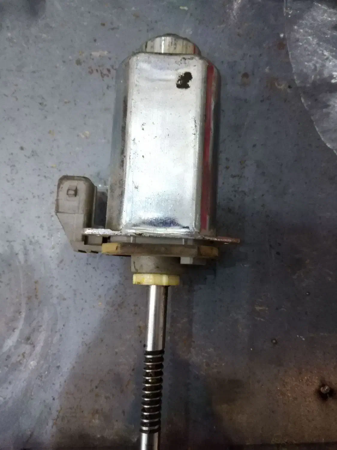 تعمیر انواع شیشه بالابر ایرانی خارجی|قطعات یدکی و لوازم جانبی|شیراز, شیخ علی چوپان|دیوار