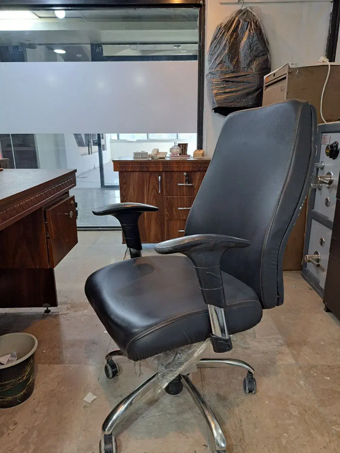 میز ال مدیریت میز منشی و صندلی در حدنو|دفتر کار|فولادشهر, A2|دیوار