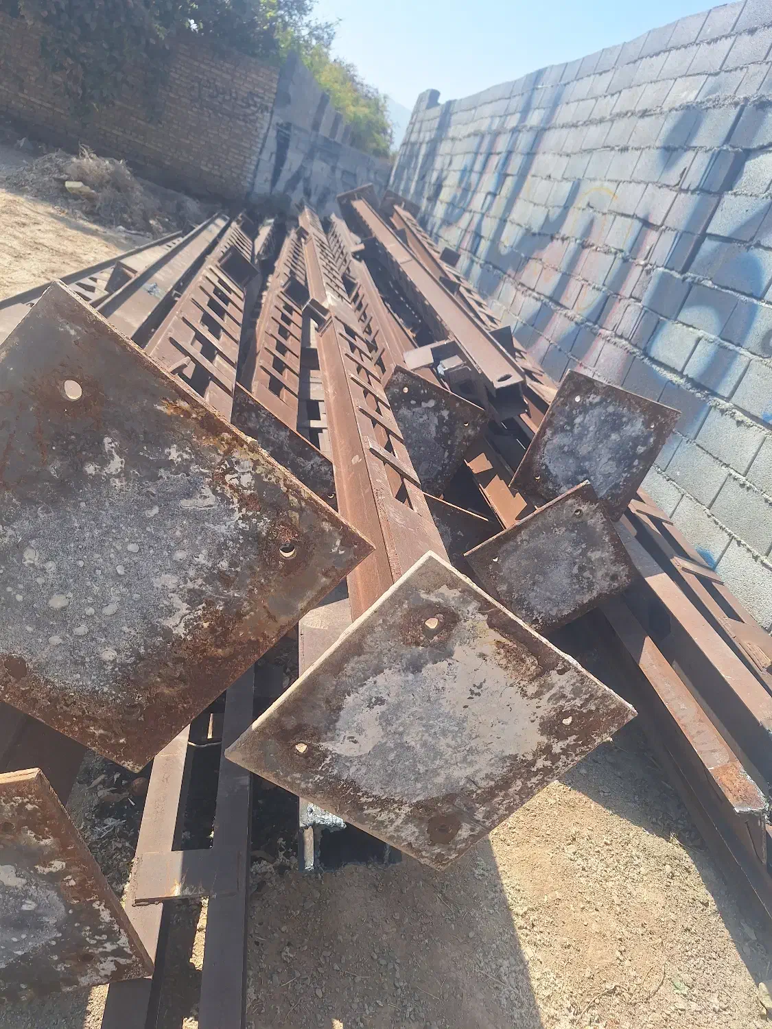 فروش تیراهن دسته دوم ستون زنبوری نبشی ۸ ،۱۰|مصالح و تجهیزات ساختمان|مهریز, |دیوار