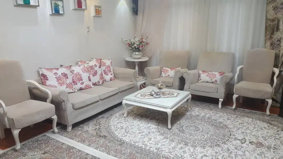 مبل هفت نفره جلو مبلی و عسلی و میز نهار خوری|مبلمان خانگی و میز عسلی|شهریار, شهرک وائین|دیوار