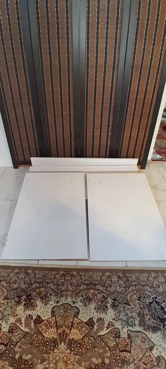 میز تحریر یا کامپیوتر|میز تحریر و کامپیوتر|اندیشه, اندیشه فاز ۱|دیوار