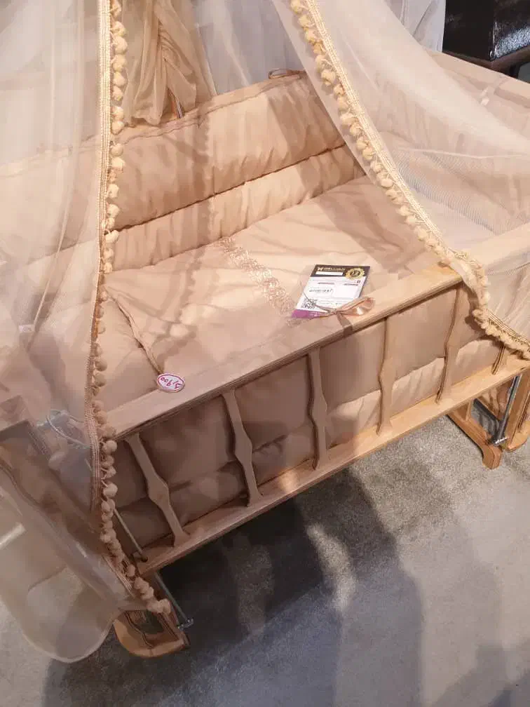 تخت نوزاد|تخت و صندلی بچه|لنگرود, |دیوار