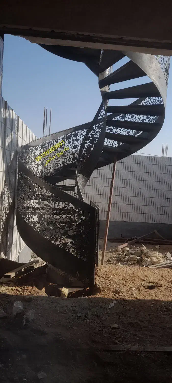 نرده پله گردمعلق مارپیچ آهنی پله پیچ|خدمات پیشه و مهارت|نجف‌آباد, جلال آباد|دیوار