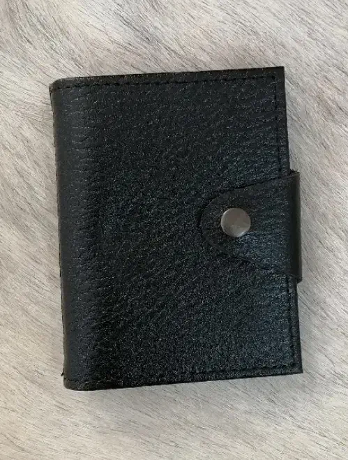کیف مدارک گمشده|اشیا|مشهد, موعود|دیوار